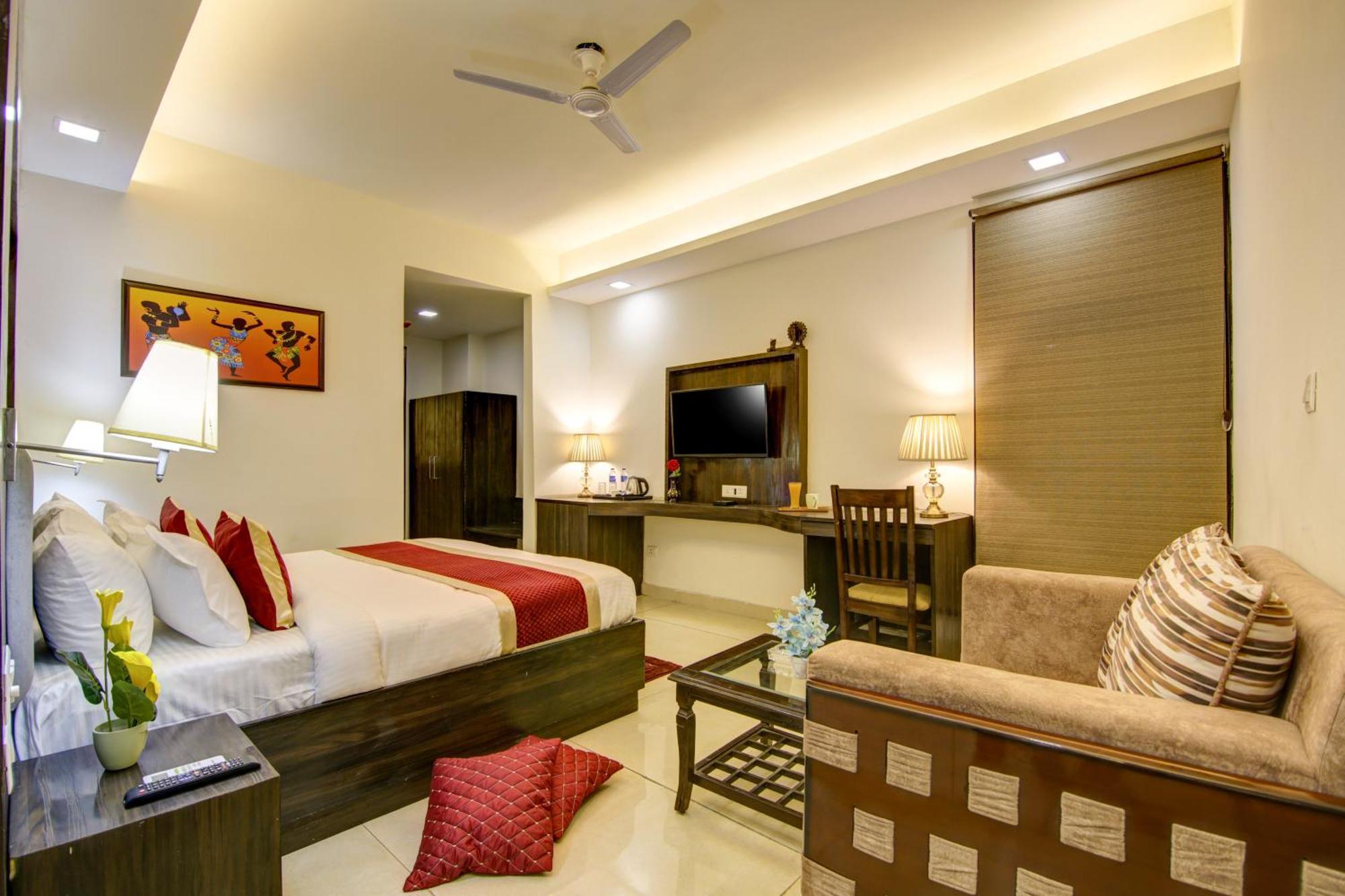 Hotel Park Tree Near Delhi Airport With Free Airport Tranport 4*