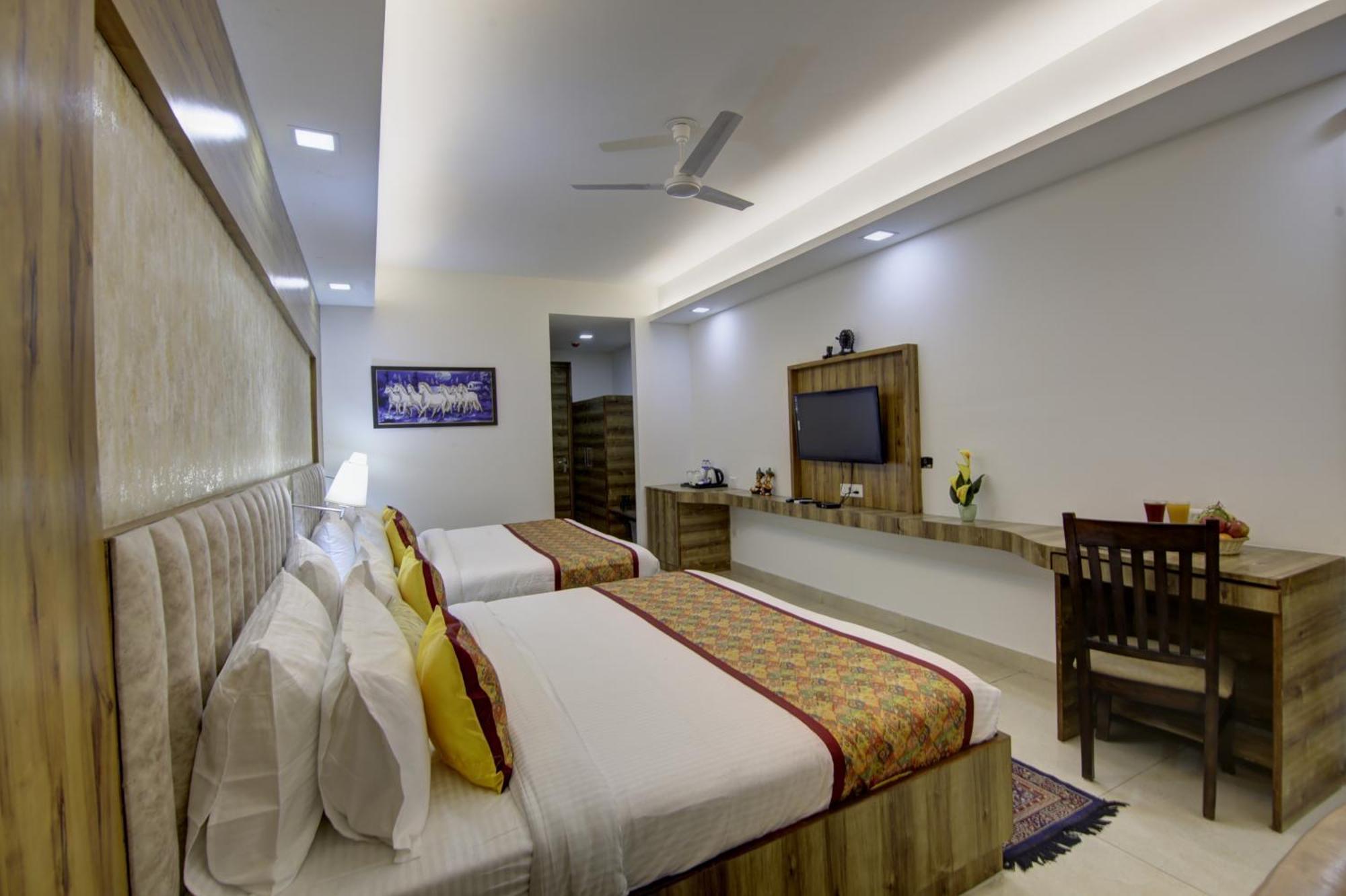 Hotel Park Tree Near Delhi Airport With Free Airport Tranport New Delhi