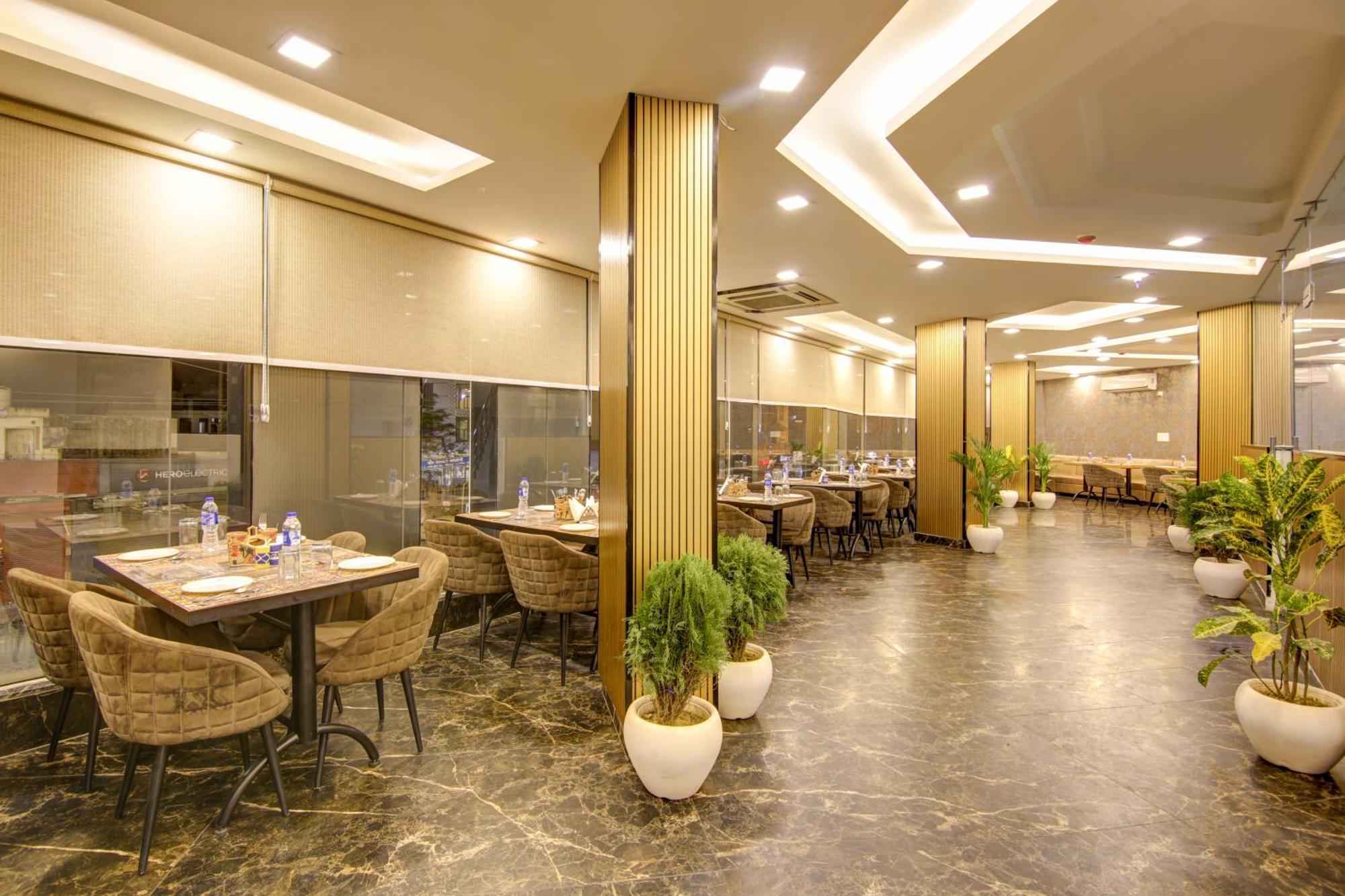 Hotel Park Tree Near Delhi Airport With Free Airport Tranport 4*