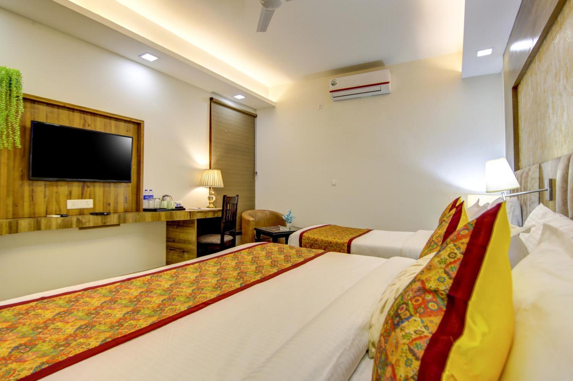 Park Tree Near Delhi Airport With Free Airport Tranport Hotel 4*