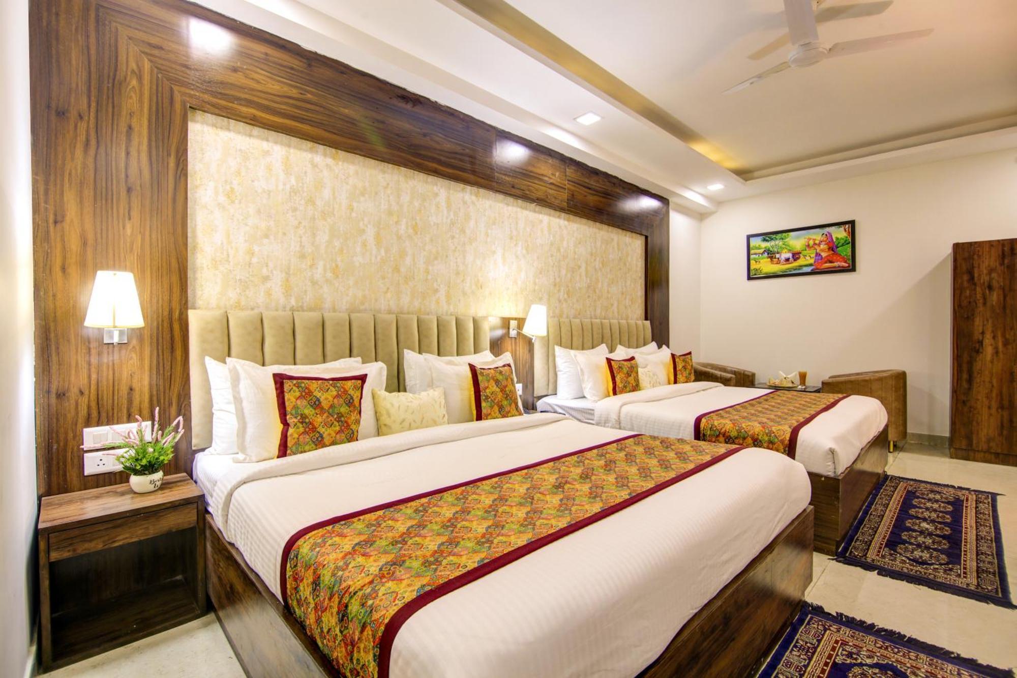 Hotel Park Tree Near Delhi Airport With Free Airport Tranport 4*