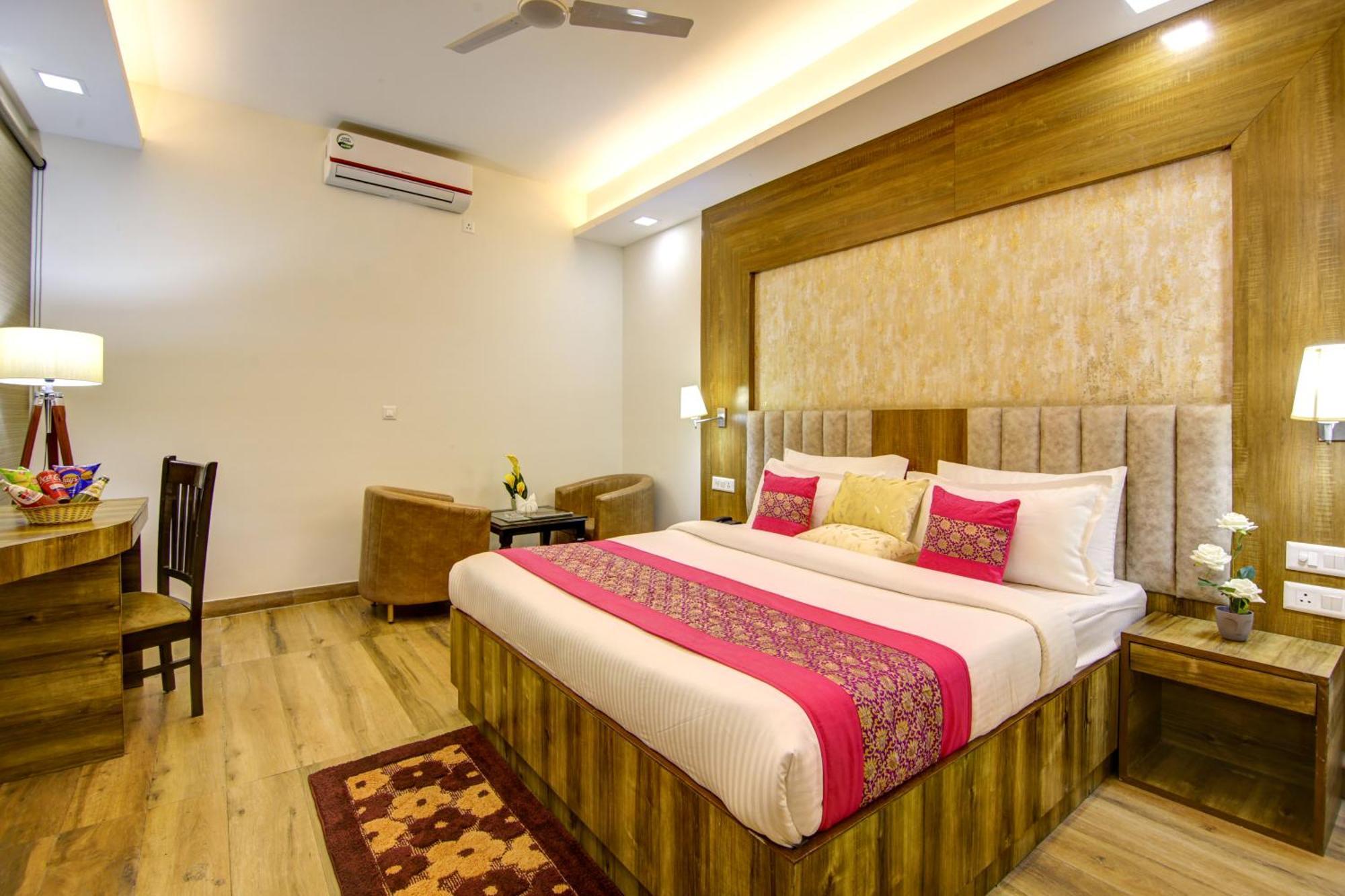Hotel Park Tree Near Delhi Airport With Free Airport Tranport