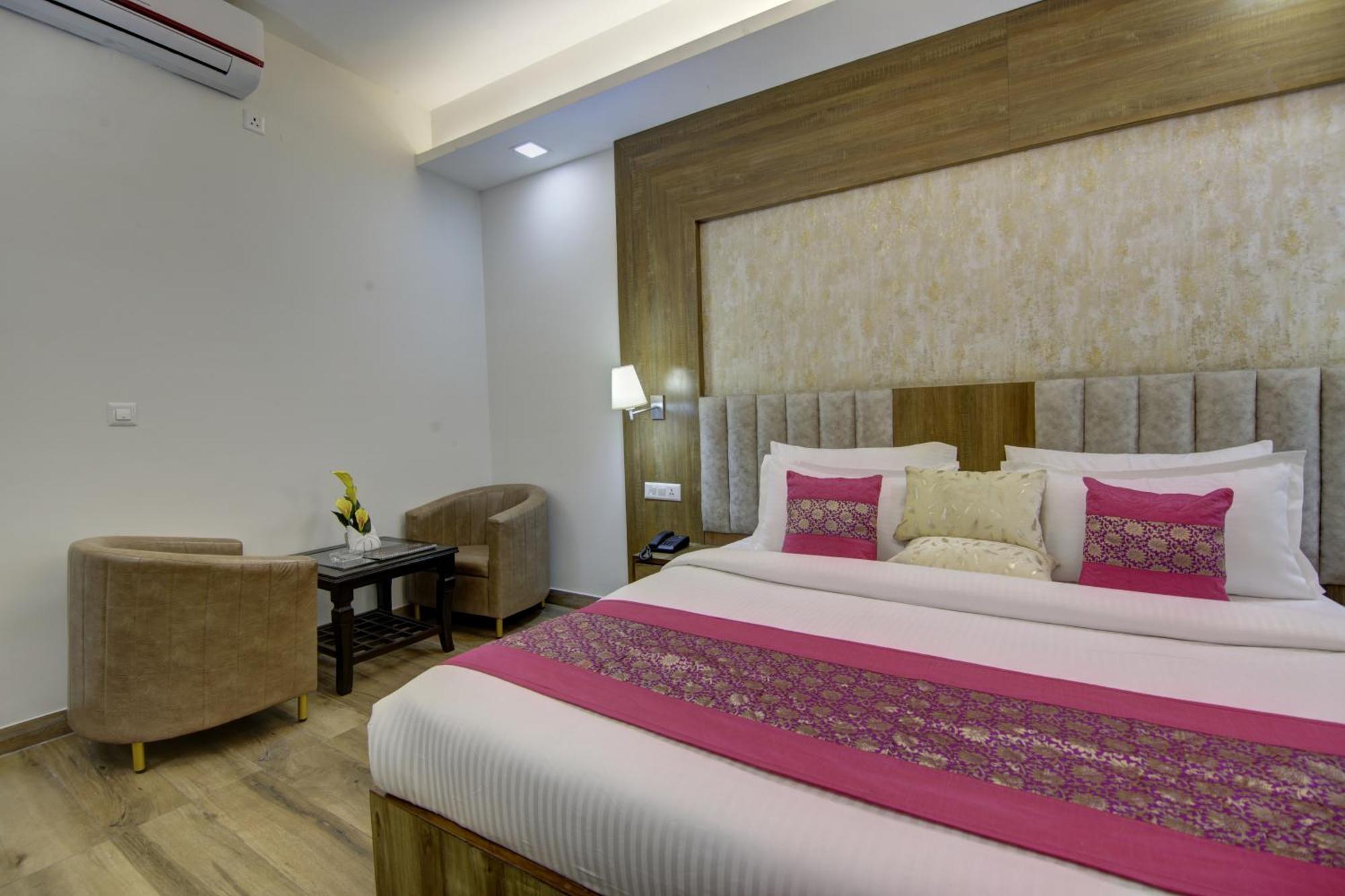 Hotel Park Tree Near Delhi Airport With Free Airport Tranport