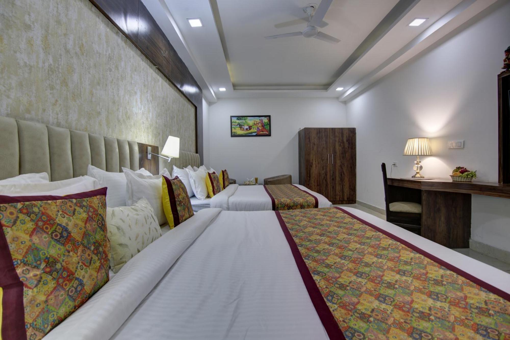 Park Tree Near Delhi Airport With Free Airport Tranport Hotel 4*